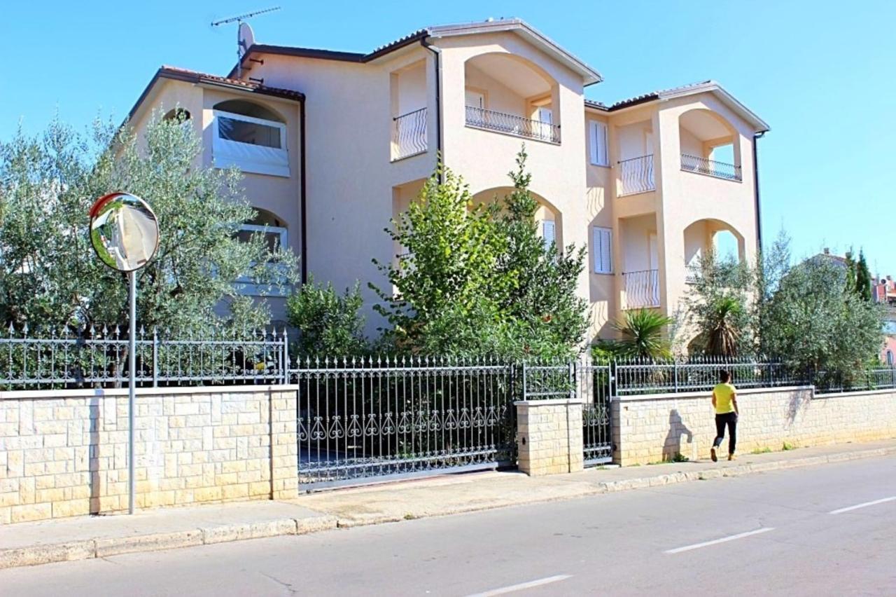 House Laura 200M From The Beach And The Center Apartment Porec Exterior photo