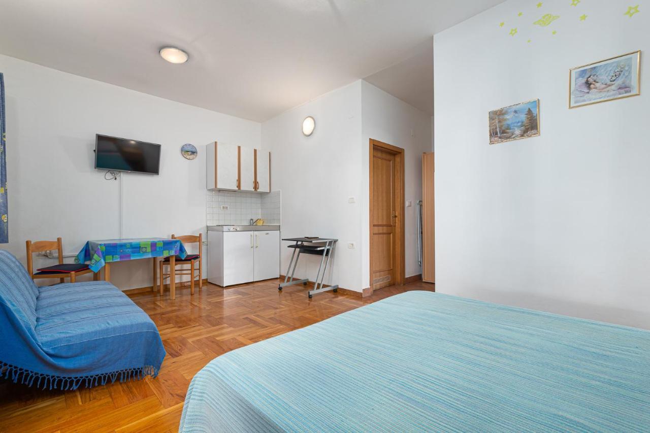 House Laura 200M From The Beach And The Center Apartment Porec Exterior photo